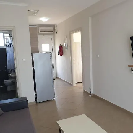Ana Lux Villa بيت ضيافة Vrasná
